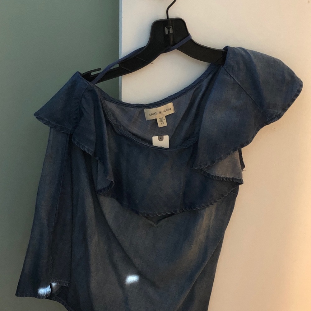 Never worn Cloth & Stone one shoulder top